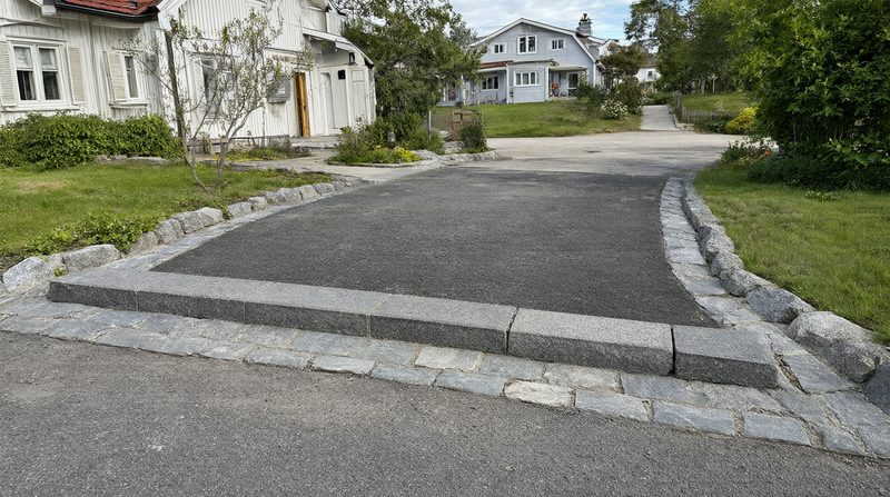 Natursten och granit vid infarten